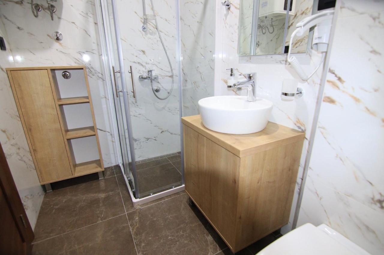 Apartmani Fantasia Cetinje Exterior photo