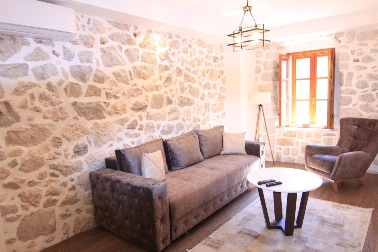 Apartmani Fantasia Cetinje Exterior photo