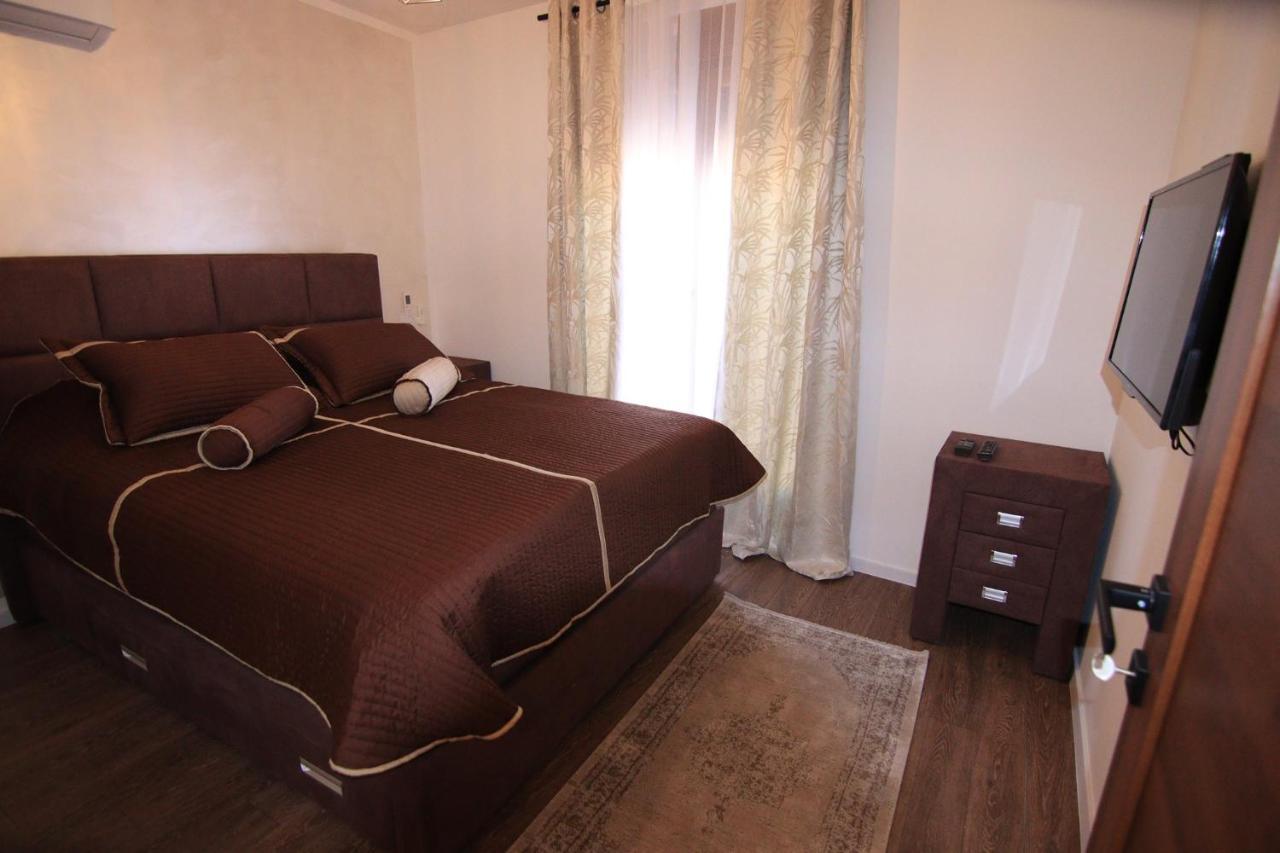Apartmani Fantasia Cetinje Exterior photo