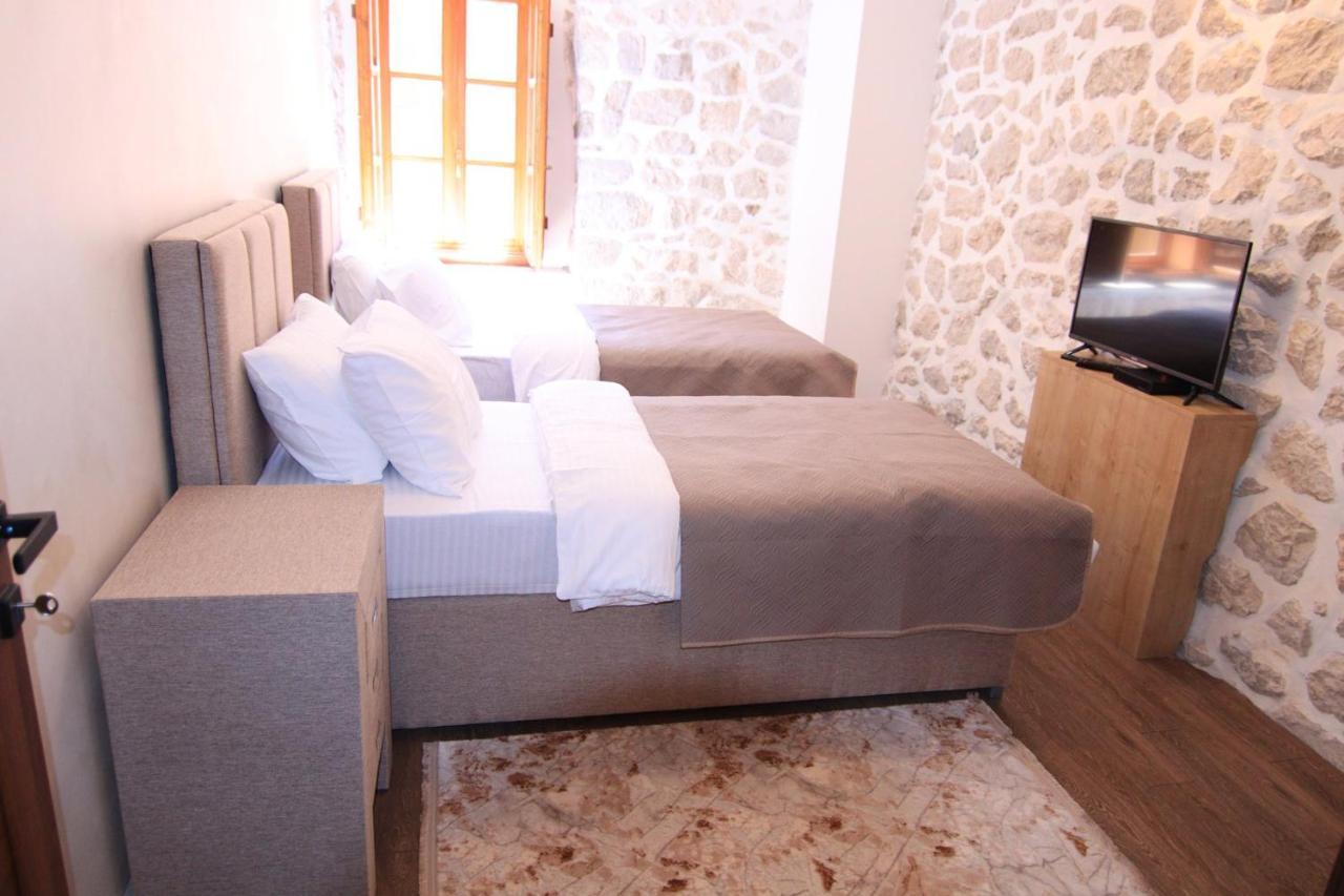 Apartmani Fantasia Cetinje Exterior photo