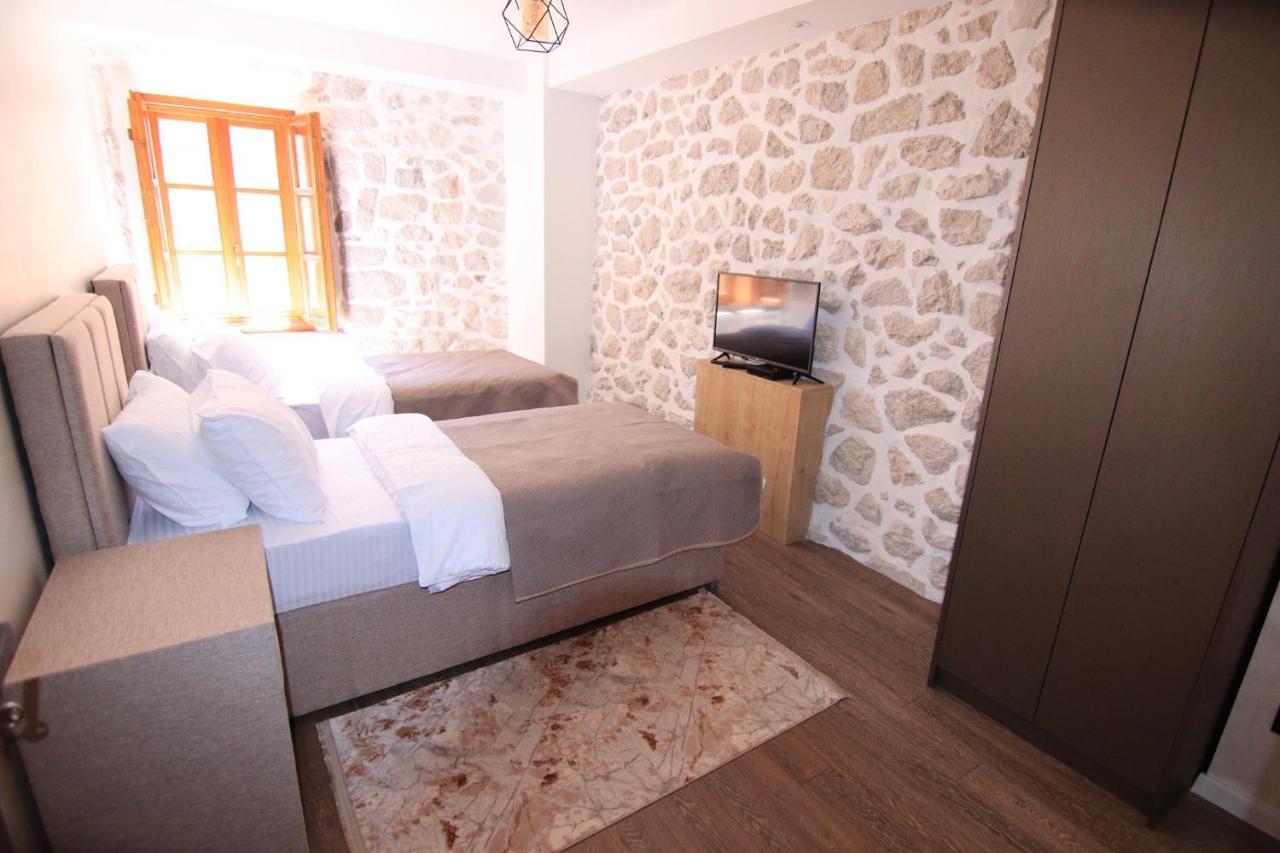 Apartmani Fantasia Cetinje Exterior photo